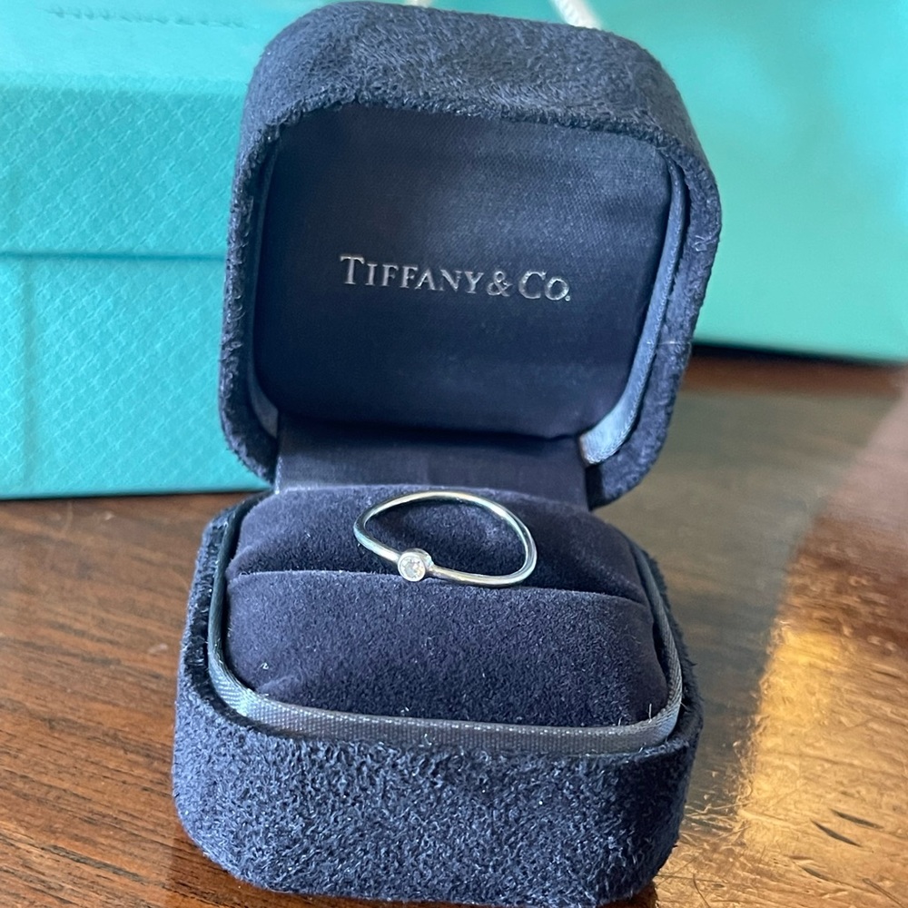 Wave Single-Row Diamond Ring